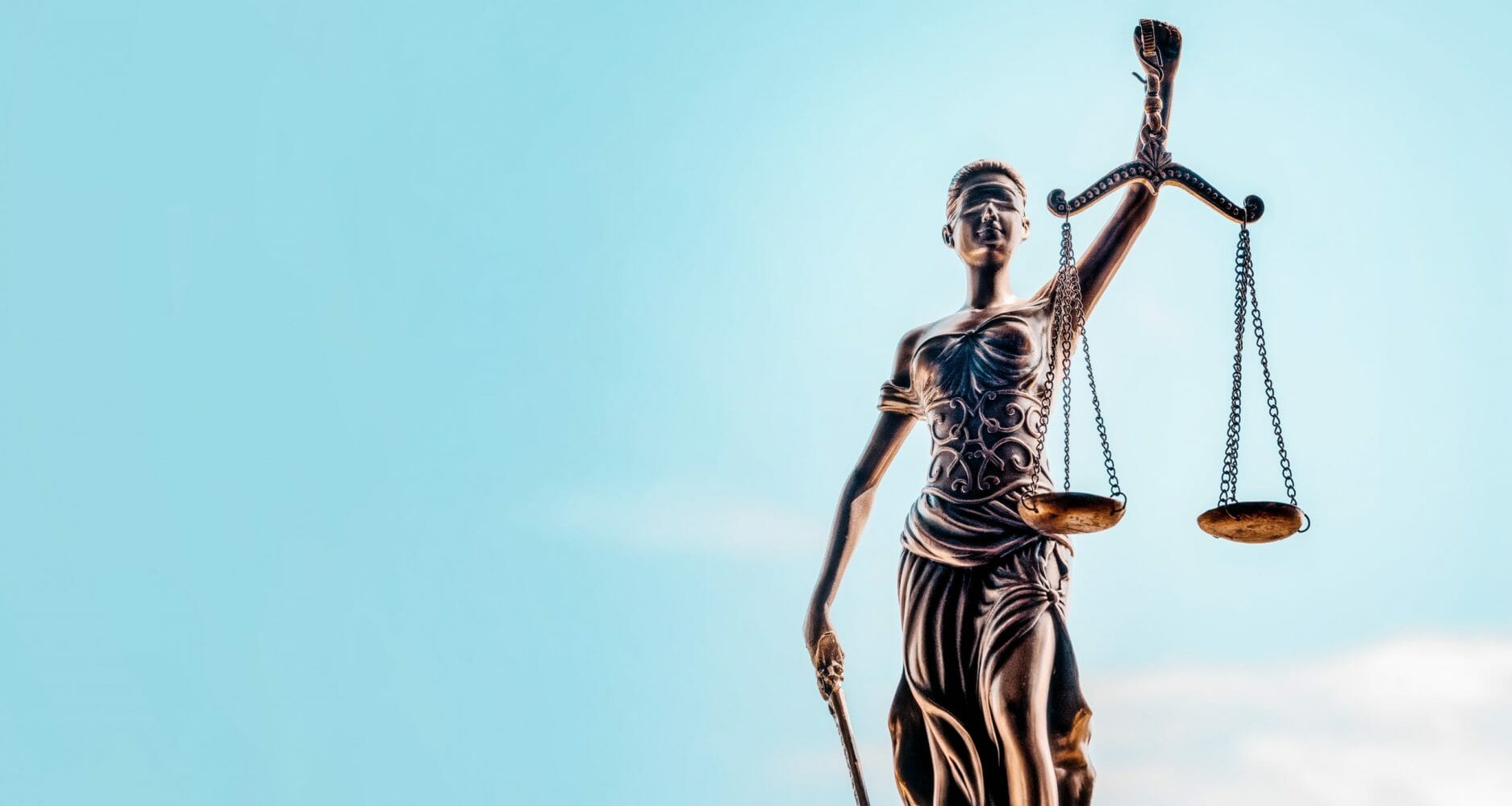 Legal,Law,Concept,Image,,Scales,Of,Justice,On,Blue,Background דמות מחזיקה מאזניים